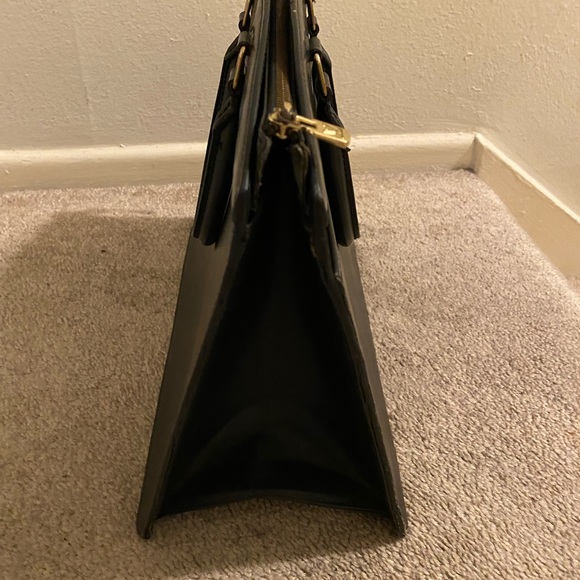 HUGE SALE!🎉Gorgeous Louis Vuitton Black Epi Structured Bag - Picture 3 of 7